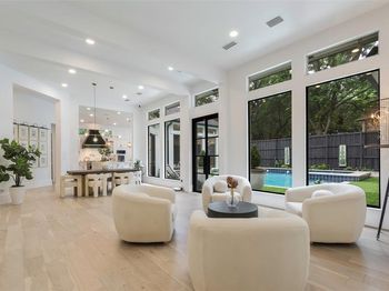 4373 W Northwest Highway 