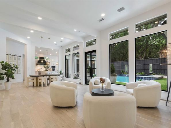 4373 W Northwest Highway , Dallas Texas 75220