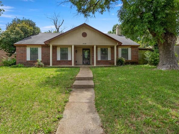 1032  Twin Falls Drive , DeSoto Texas 75115