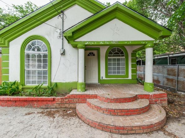 1228  Valley Street , Dallas Texas 75203