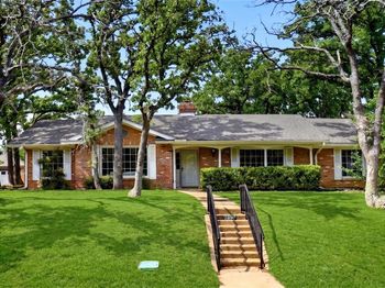 2907  Lakeshore Court 