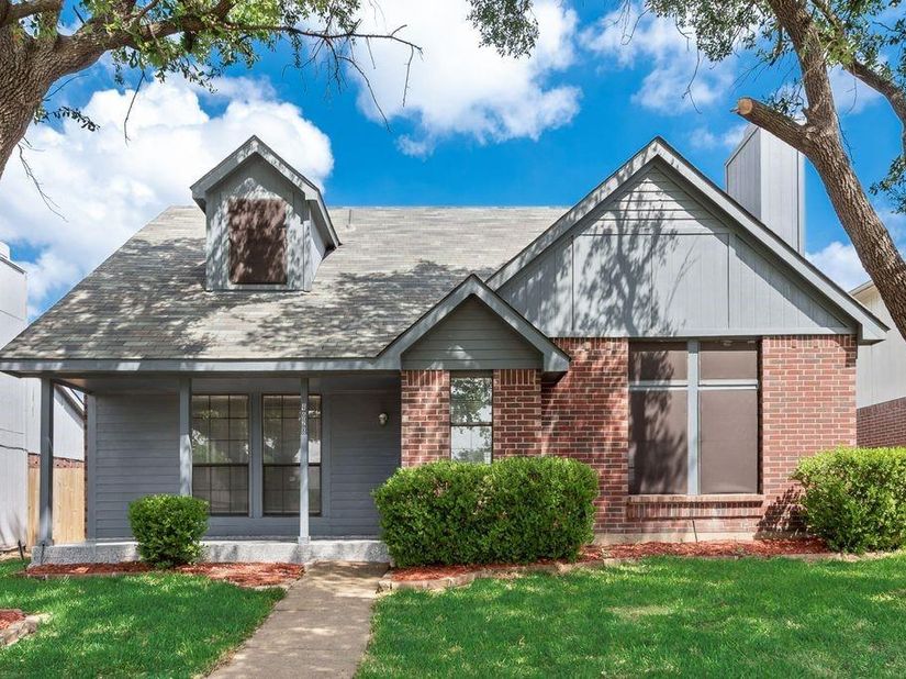4028  O B Crowe Drive , Dallas Texas 75227
