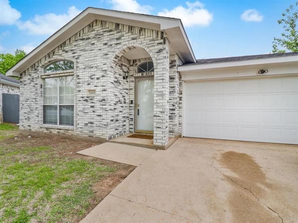 9403  Crimnson  , Dallas Texas 75217