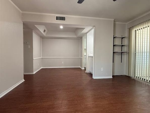 7431  Holly Hill Drive  110, Dallas Texas 75231