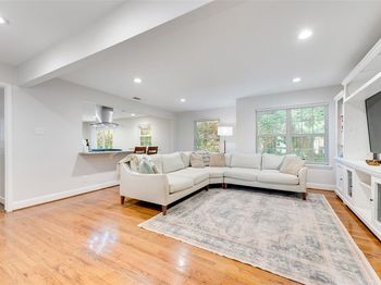 9869  Kingsman Drive 