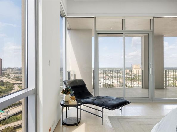 1717  Arts Plaza  2112, Dallas Texas 75201