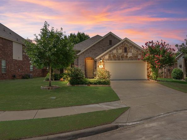 708  Water Garden Circle , Little Elm Texas 75068