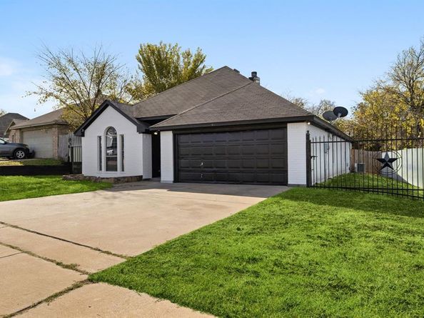 309  Dupont Circle , Fort Worth Texas 76134