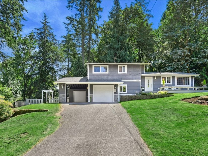 860 Valley View Place SW, Issaquah WA 98027