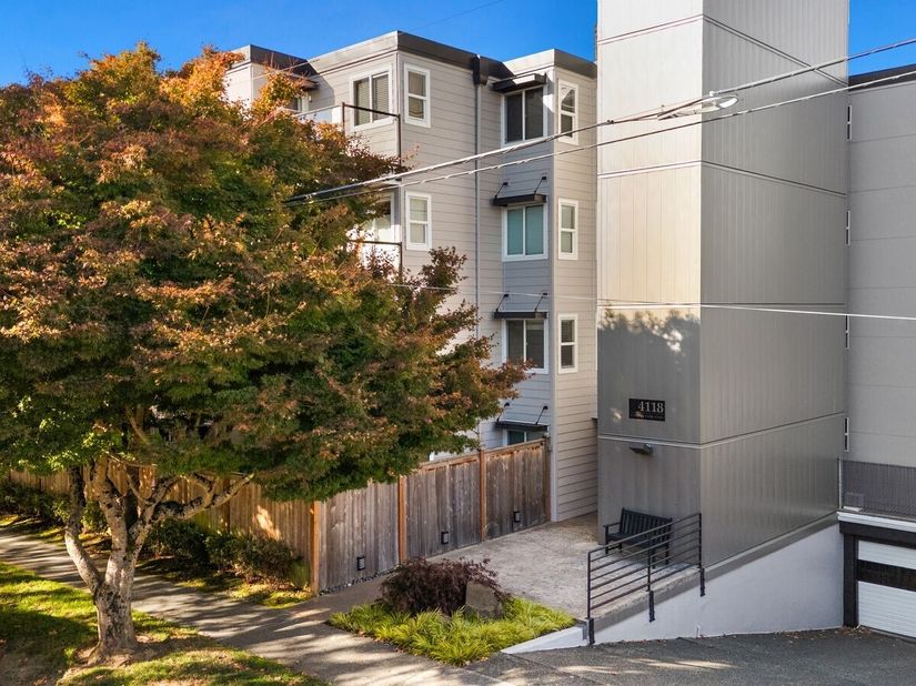 4118 SW College Street 404, Seattle WA 98116