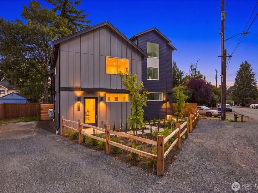 12038 Hiram Place NE, Seattle WA 98125