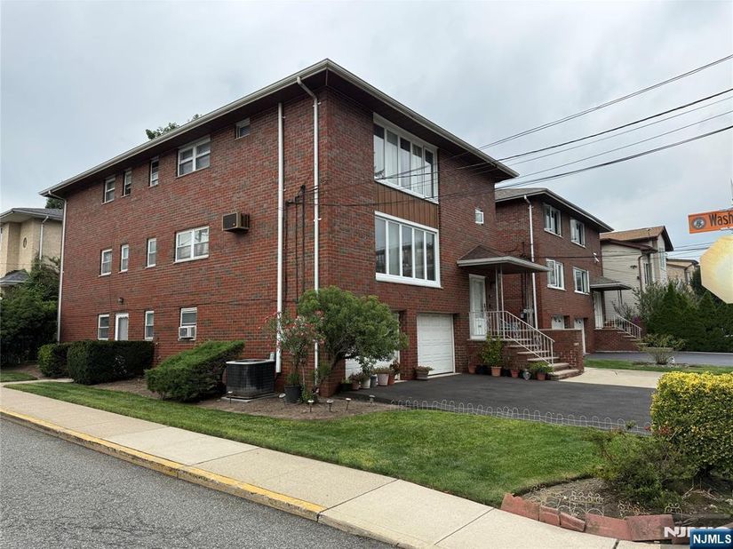 2457 8th Street, Fort Lee NJ 07024