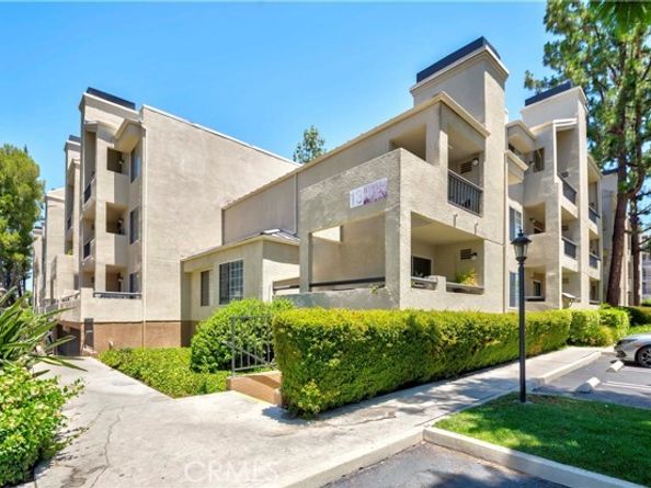 21450 Burbank Boulevard 211, Woodland Hills (los Angeles) CA 91367