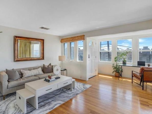 2204 Albatross Street, San Diego CA 92101