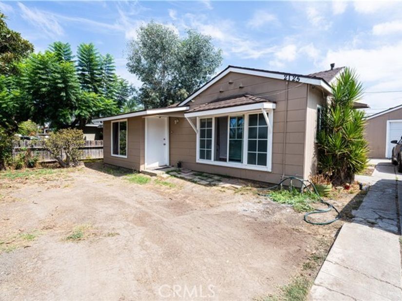 2125 Rousselle, Santa Ana CA 92707