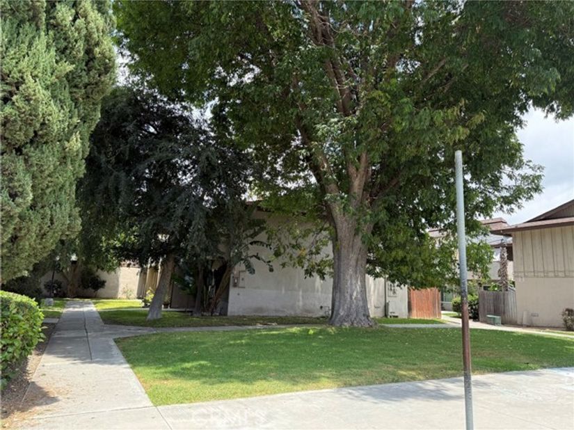 521 S Lyon 85, Santa Ana CA 92701