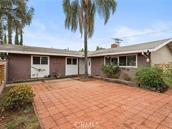 8233 Fallbrook