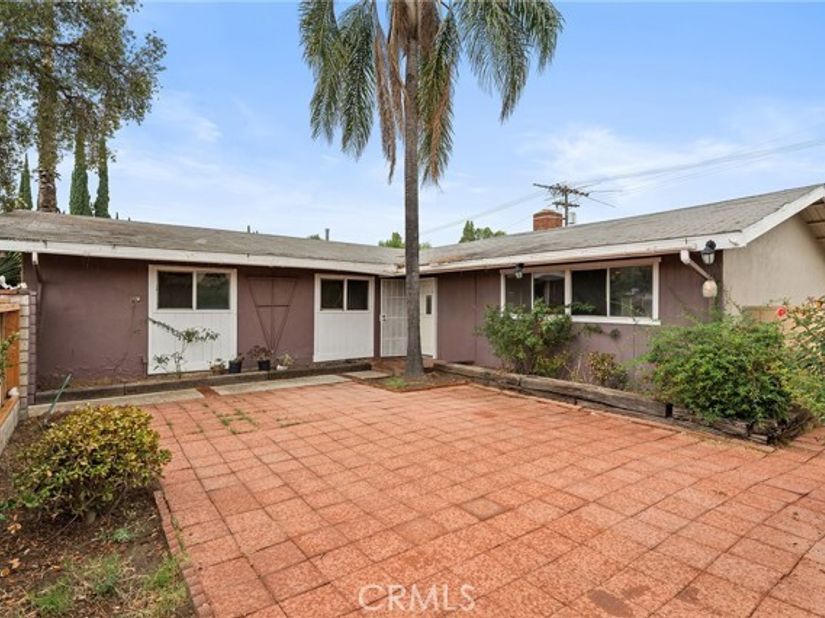 8233 Fallbrook, West Hills (los Angeles) CA 91304