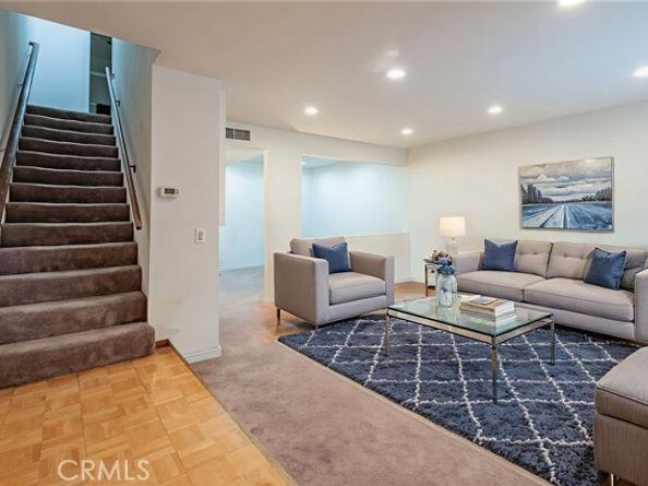 22038 Vanowen Street 113, Woodland Hills (los Angeles) CA 91303