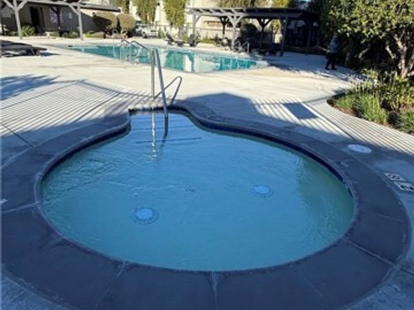 22049 Oxnard, Woodland Hills (los Angeles) CA 91367