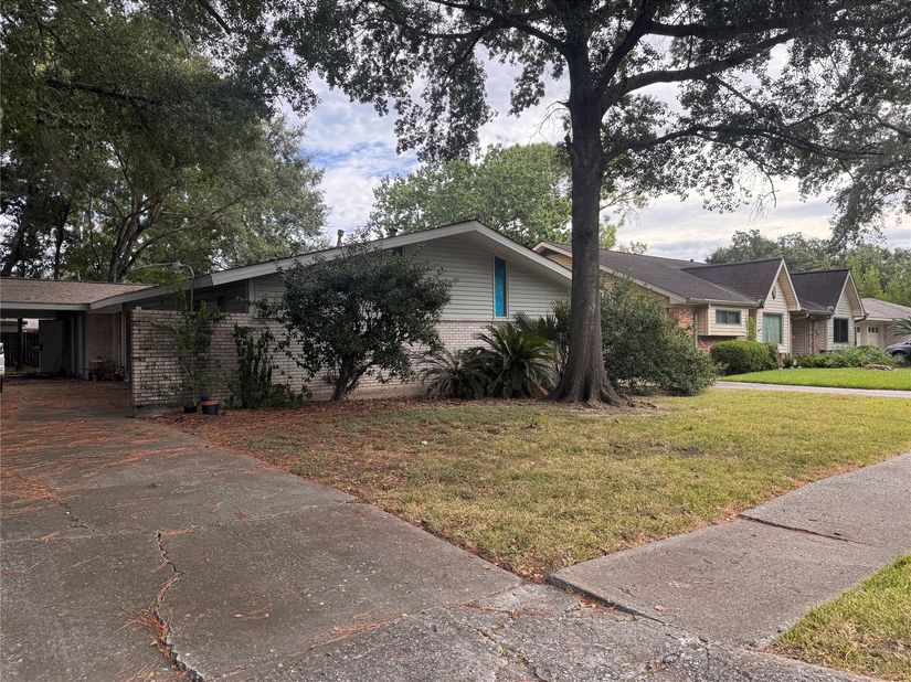 5542 Cheena Drive, Houston TX 77096