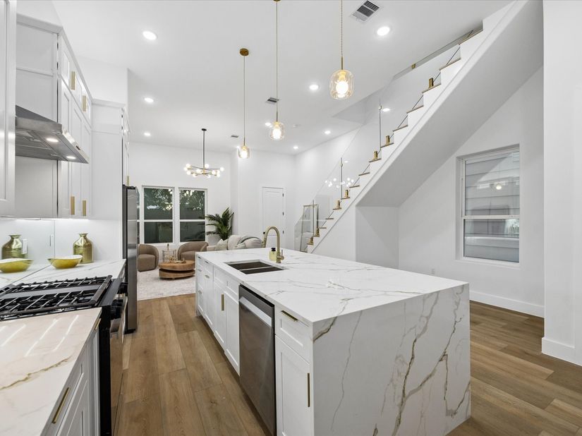 120 Velasco Street, Houston TX 77003