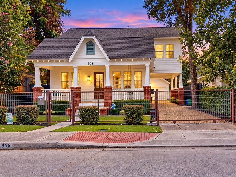 908 Tabor Street, Houston TX 77009