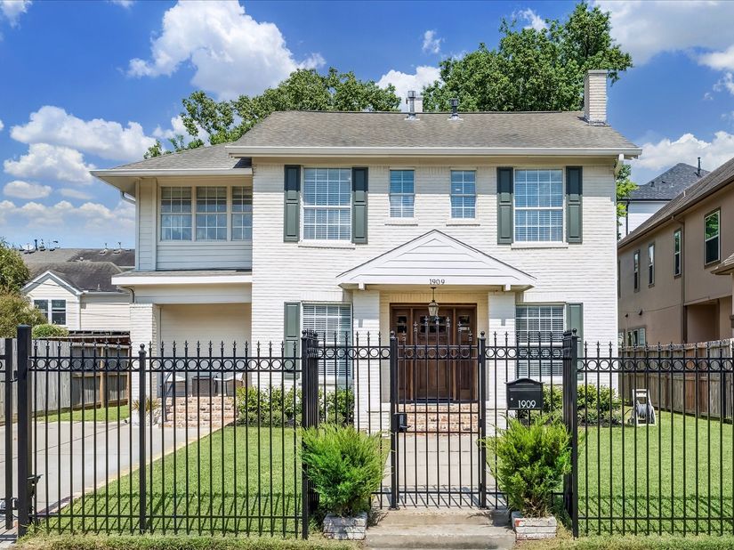 1909 Rosewood Street, Houston TX 77004