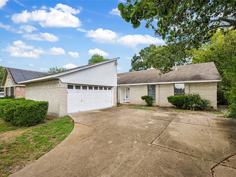 5610 Longforest Drive, Houston TX 77088