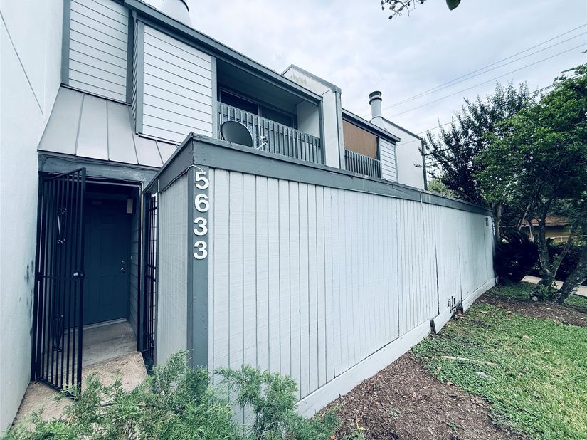 5633 S Rice Avenue, Houston TX 77081