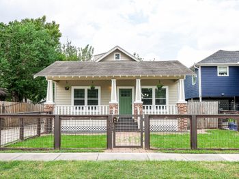 1307 Walton Street