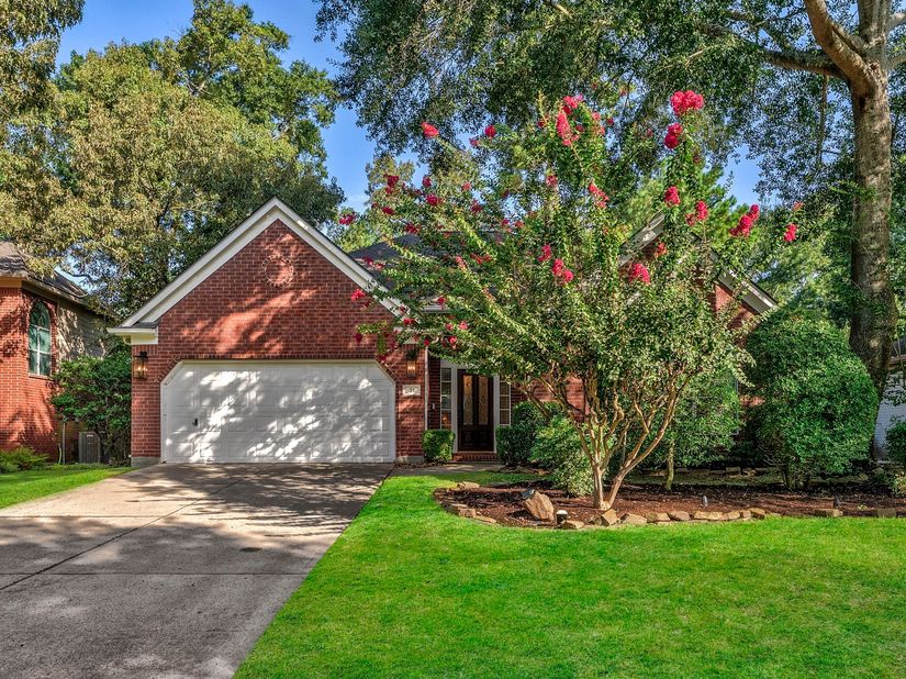 31 Canoe Birch Place, The Woodlands TX 77382