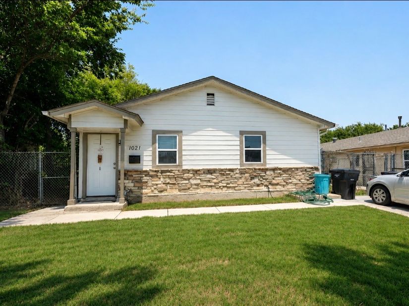 1021 Baker Street, Fort Worth TX 76104