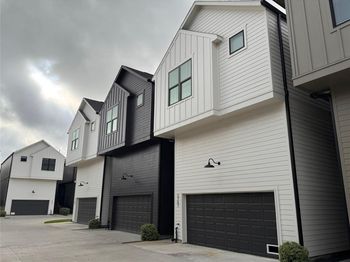 2705 Oakwood Crest Lane