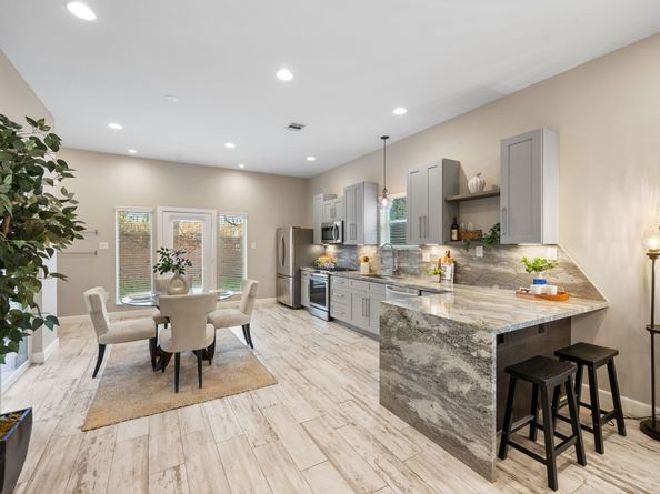 317 E 35th Street A, Houston TX 77018