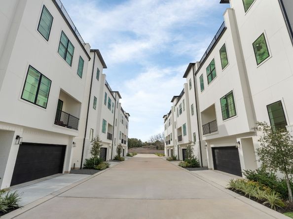 8708 Ojeman Villas Drive, Houston TX 77055