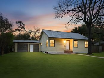 1202 N Roberson Street