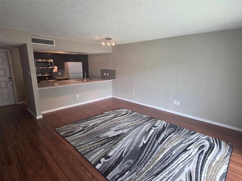 2818 S Bartell Drive 13, Houston TX 77054