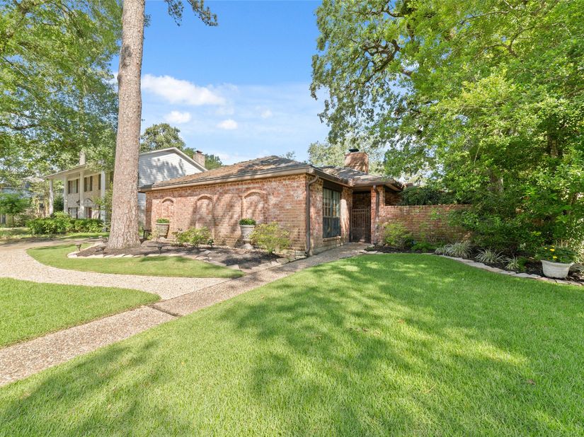 5930 Old Lodge Drive, Houston TX 77066