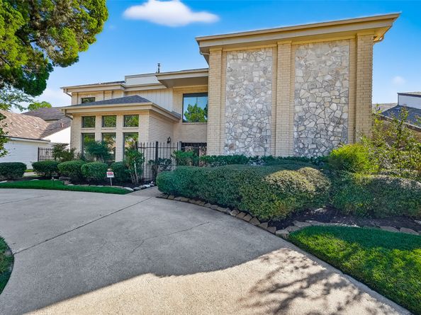 1698 Creekside Drive, Sugar Land TX 77478