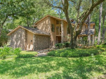 2 Crescent Falls Court