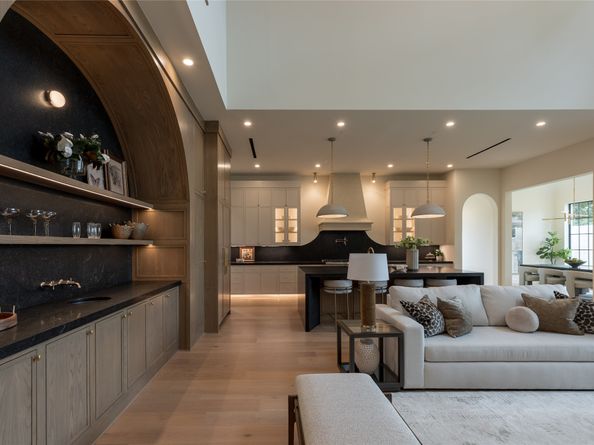 765 Sue Barnett Drive, Houston TX 77018