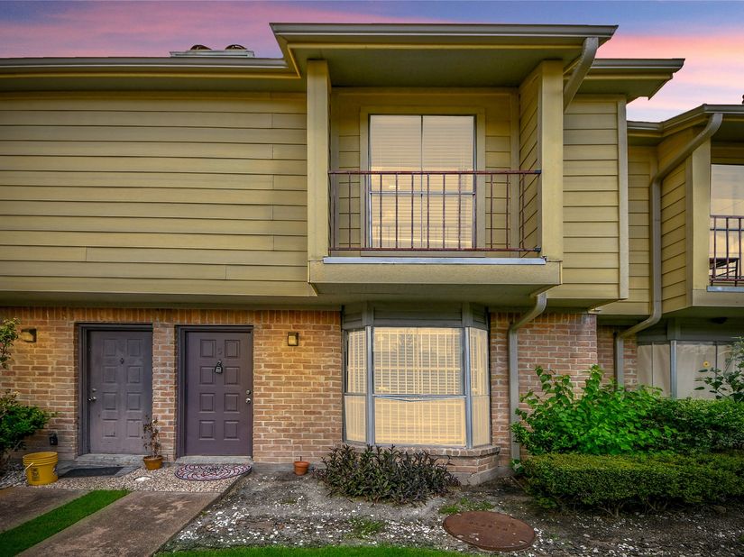 9350 Country Creek Drive 5, Houston TX 77036