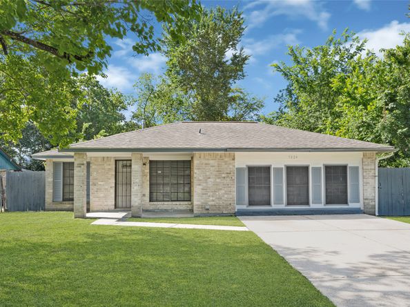 7026 Hedgewood Street, Houston TX 77016