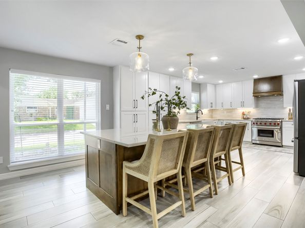 9214 Bintliff Drive, Houston TX 77074