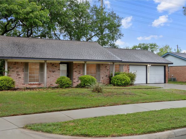 1607 Buescher Drive, Houston TX 77043