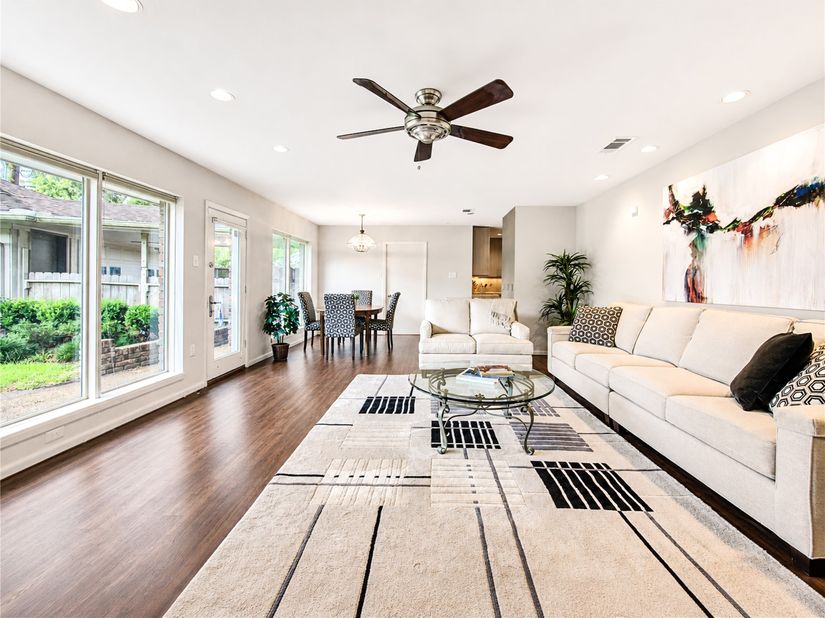 5107 Queensloch, Houston TX 77096
