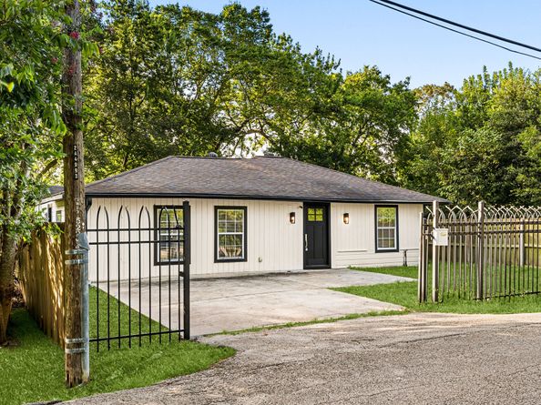 6825 London Street, Houston TX 77021