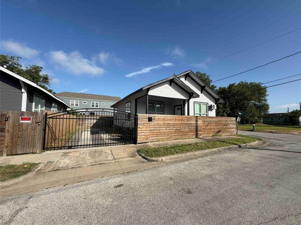 2400 Burkett Street, Houston TX 77004