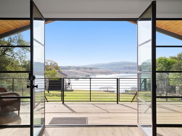 1405 Cat Hollow Club DR, Spicewood TX 78669